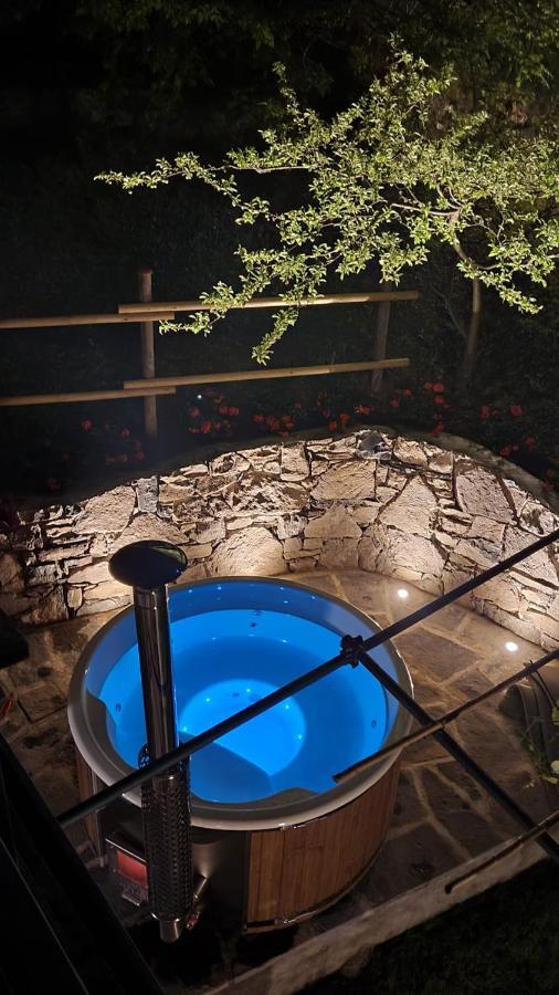 La Casetta Nel Bosco - Hot Tube And Sauna Lierna Exterior foto
